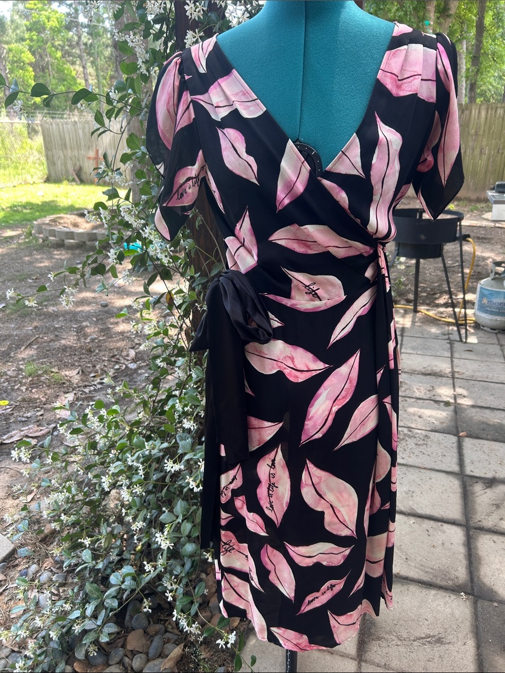 Diane Von Furstenberg Antoinette Silk Wrap Dress with Pink Lips Print